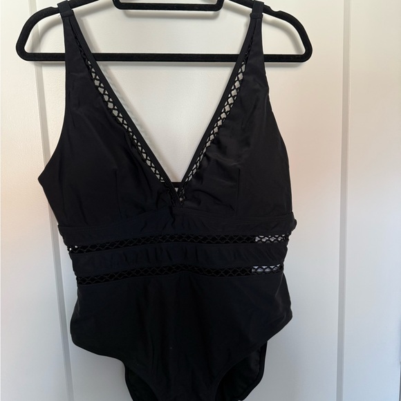 NWT Meet Curve Black Lattice Plunge V-neck One Piece Swimsuit Size 2X - Picture 2 of 11
